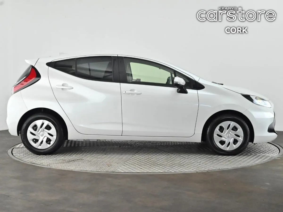 Toyota Aqua 1.5 Hybrid - Image 2