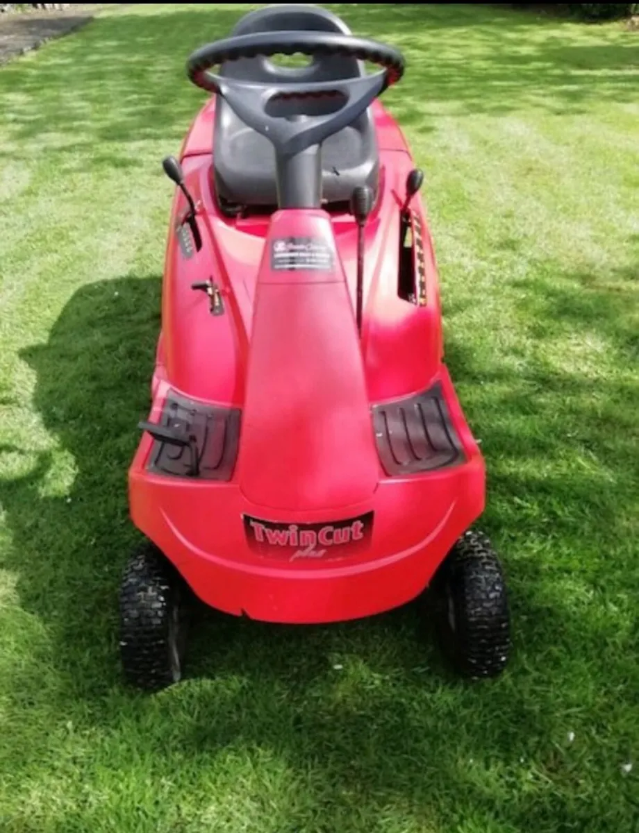 Ride on lawnmower - Image 1