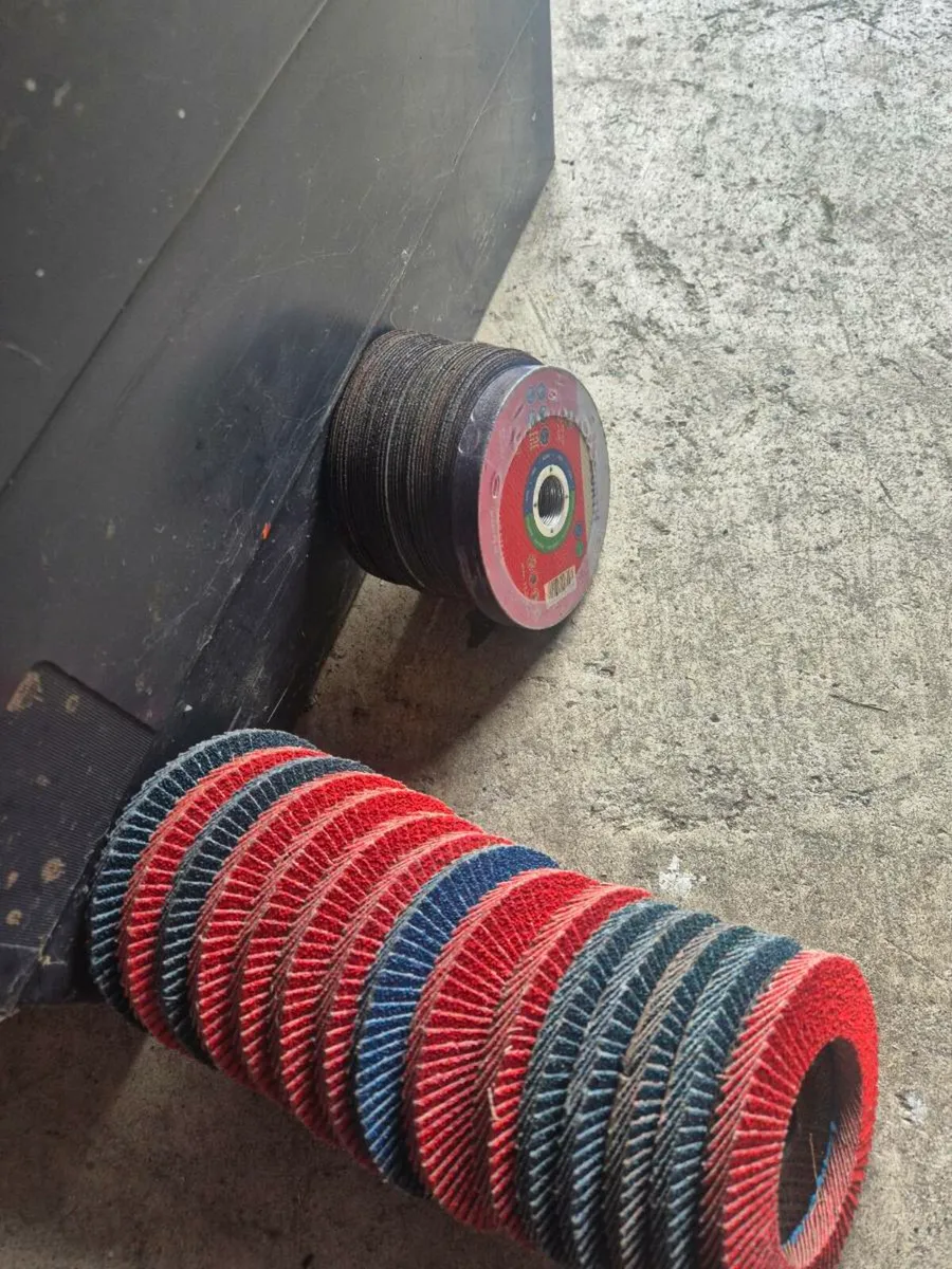 Grinder cutting disc and flap disc - Image 1