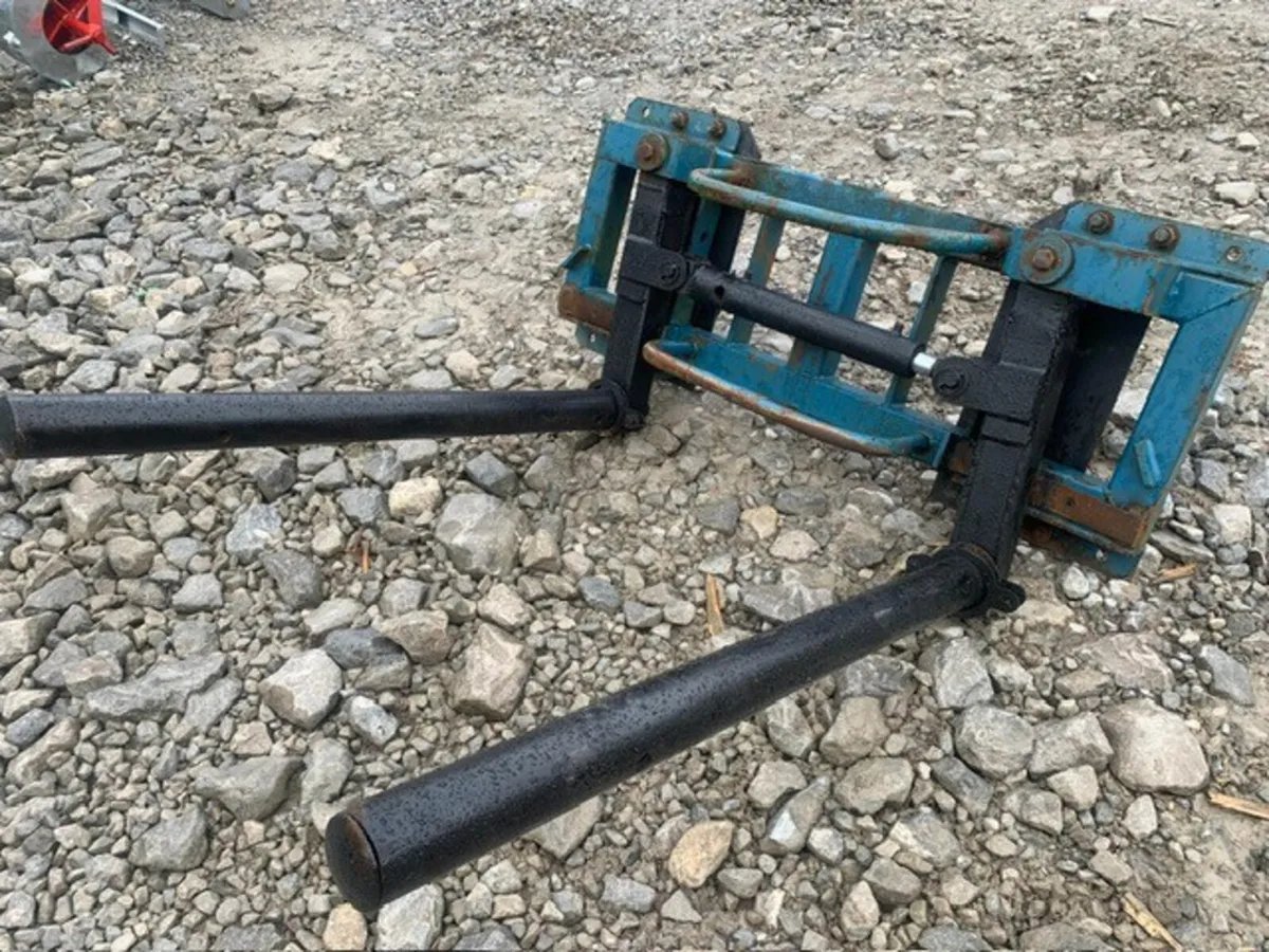 FLEMING HYD BALE HANDLER - Image 1
