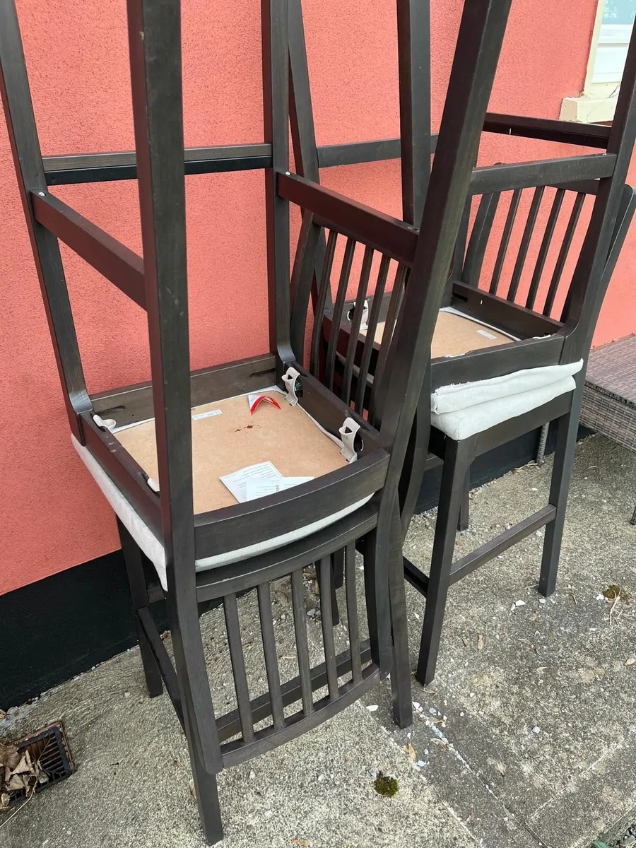 4 chairs and kitchen table