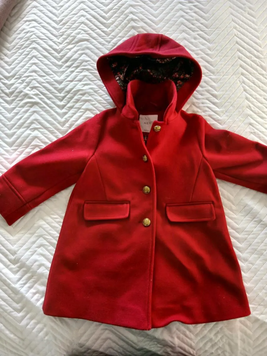 red coat - Image 1