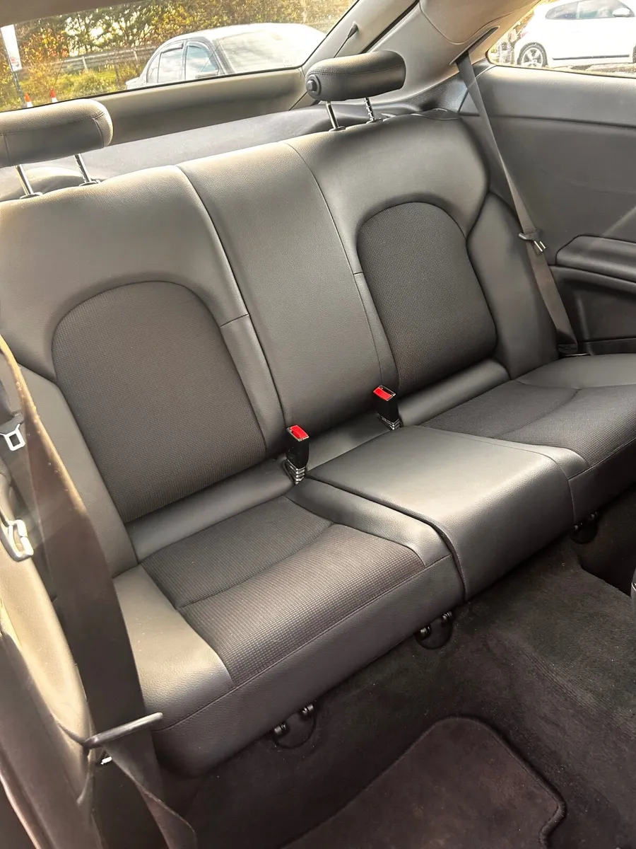 Mercedes-Benz C-Class 2010 - Image 3