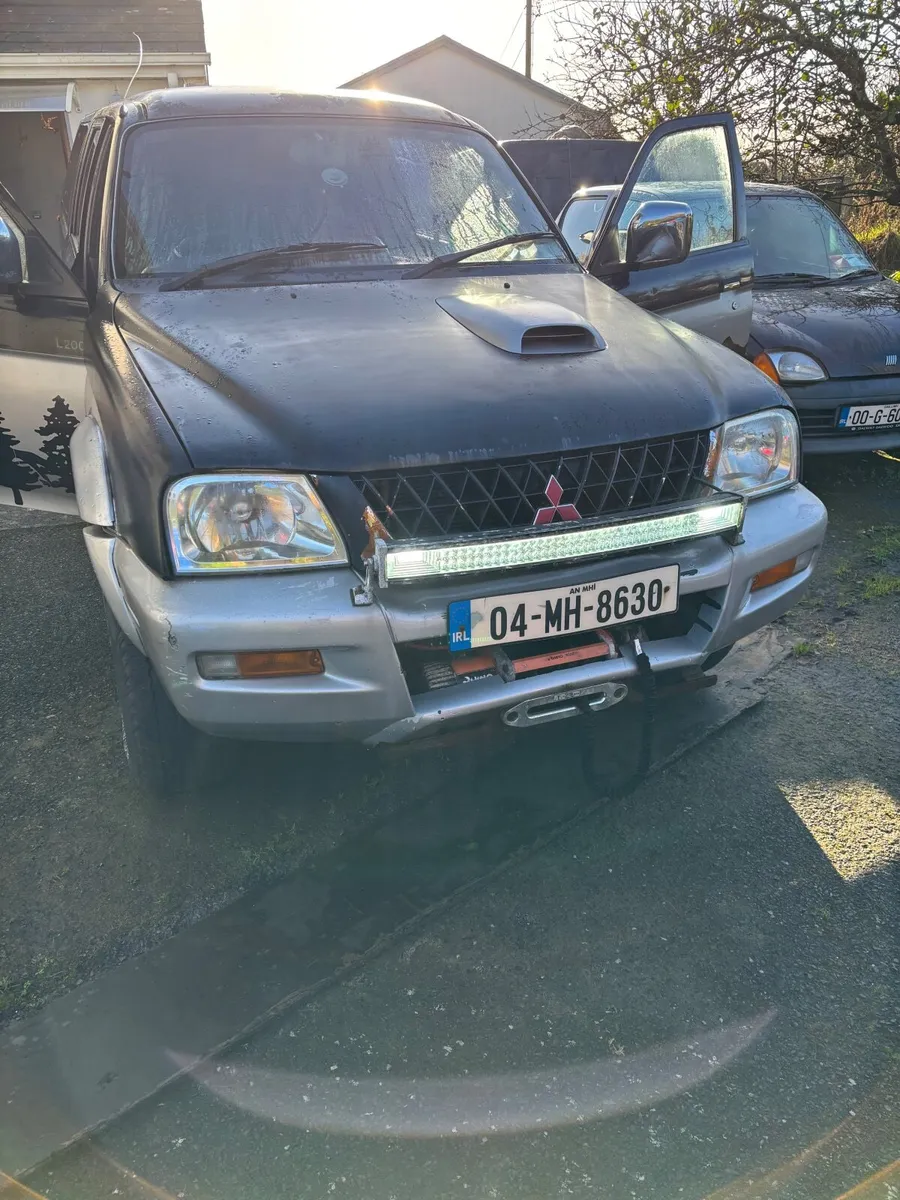 Mitsubishi Pajero 2004 - Image 2