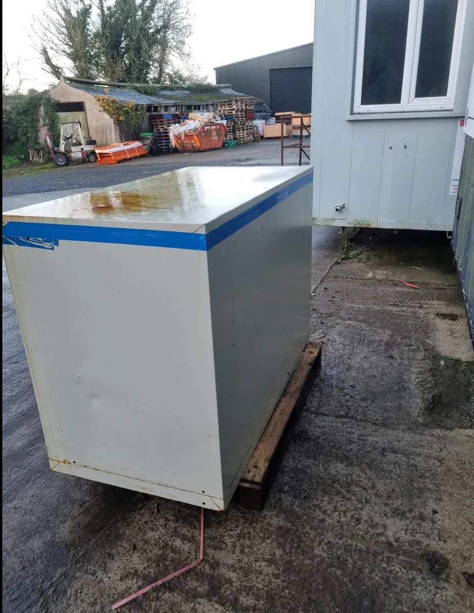 Heavy duty steel cabinet - Image 3