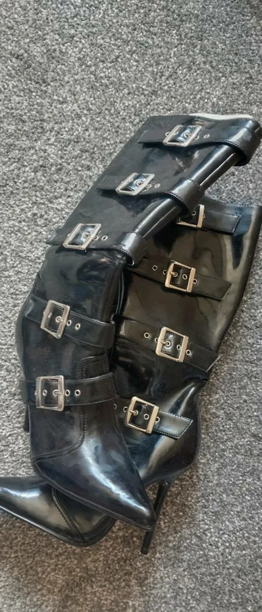 Lacquered black boots size uk 3 - Image 3