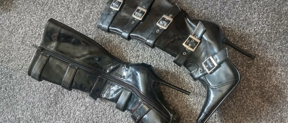 Lacquered black boots size uk 3 - Image 4