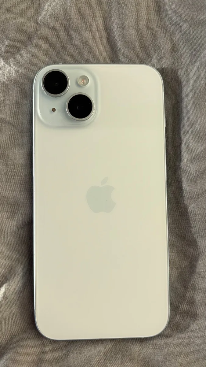 Unlocked iPhone 15 128gb Storage & 20W Adapter - Image 2