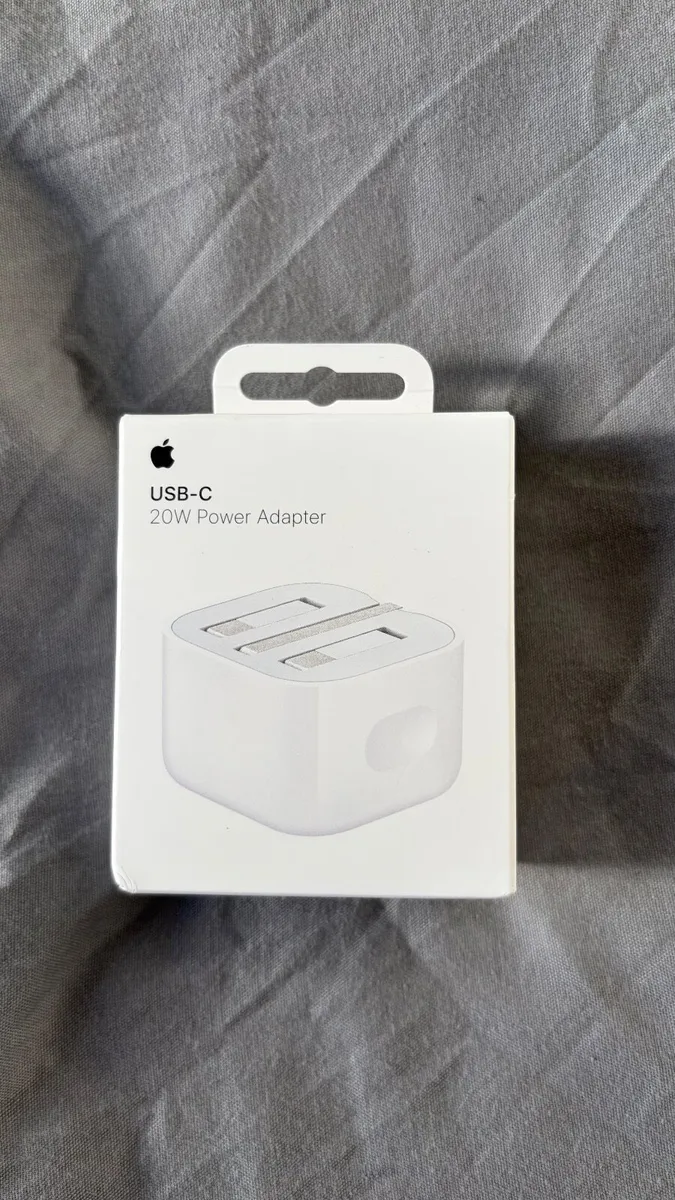 Unlocked iPhone 15 128gb Storage & 20W Adapter - Image 3