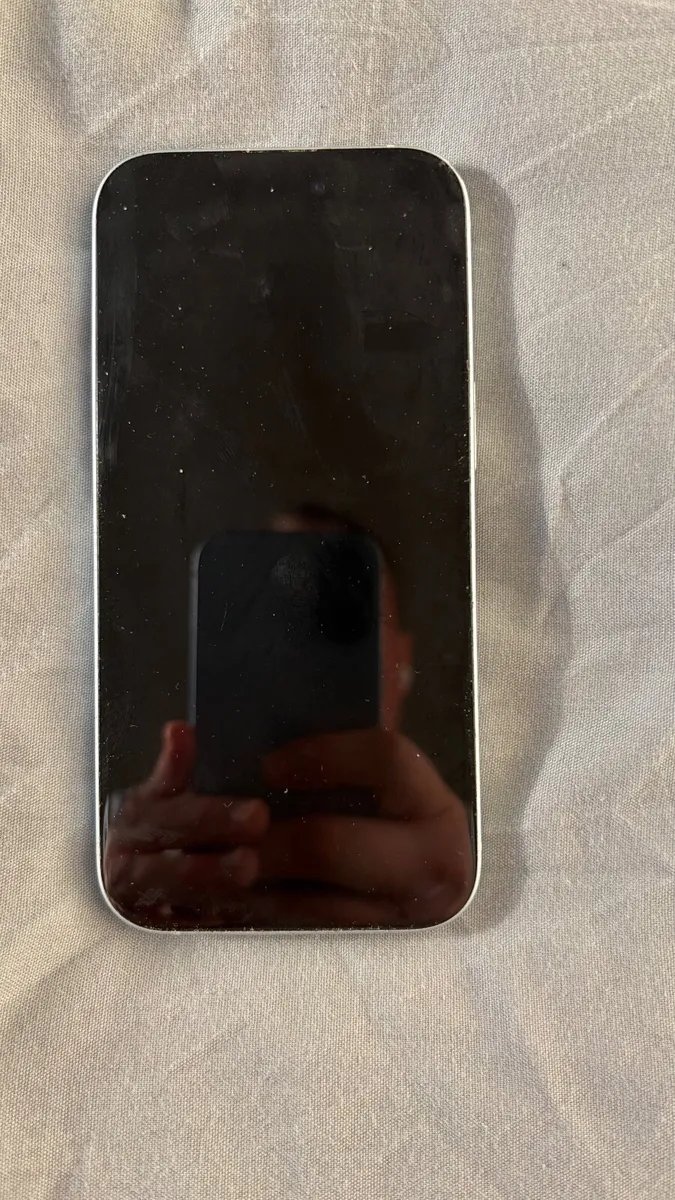 Unlocked iPhone 15 128gb Storage & 20W Adapter - Image 4