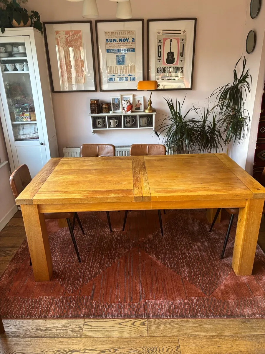 Extendable oak table - Image 1