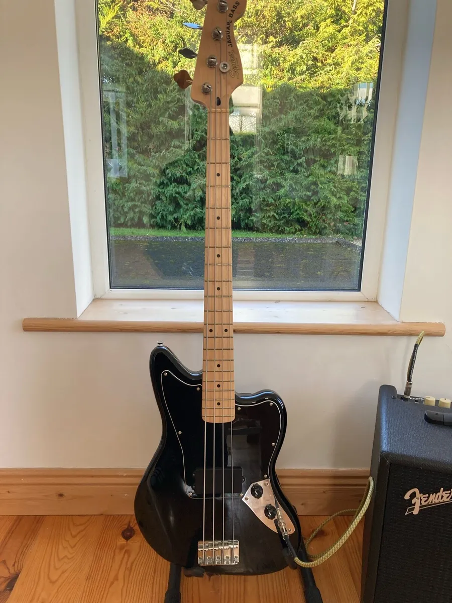 Squier Jaguar Bass & Fender Rumble Amp - Image 2