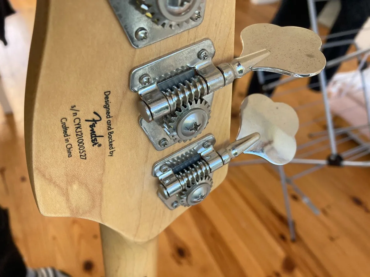 Squier Jaguar Bass & Fender Rumble Amp - Image 3