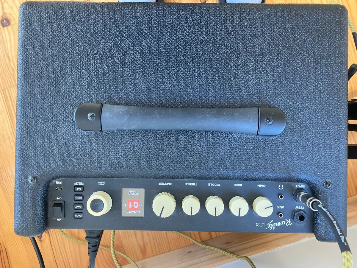 Squier Jaguar Bass & Fender Rumble Amp - Image 4