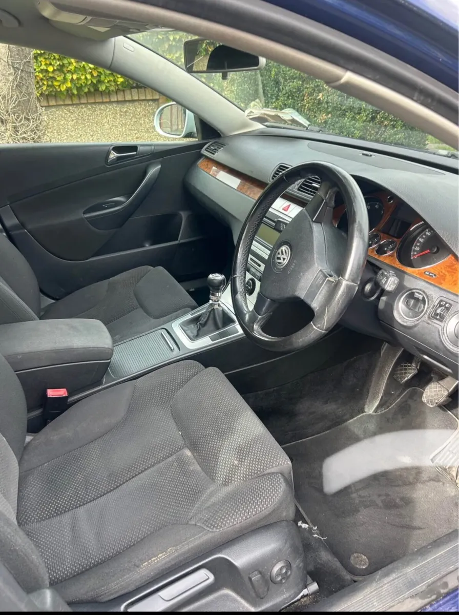 Volkswagen Passat 2008 - Image 2