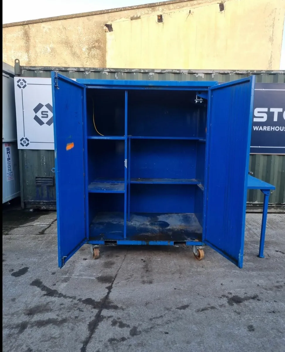 Steel cabinets with internal shelving - Image 3