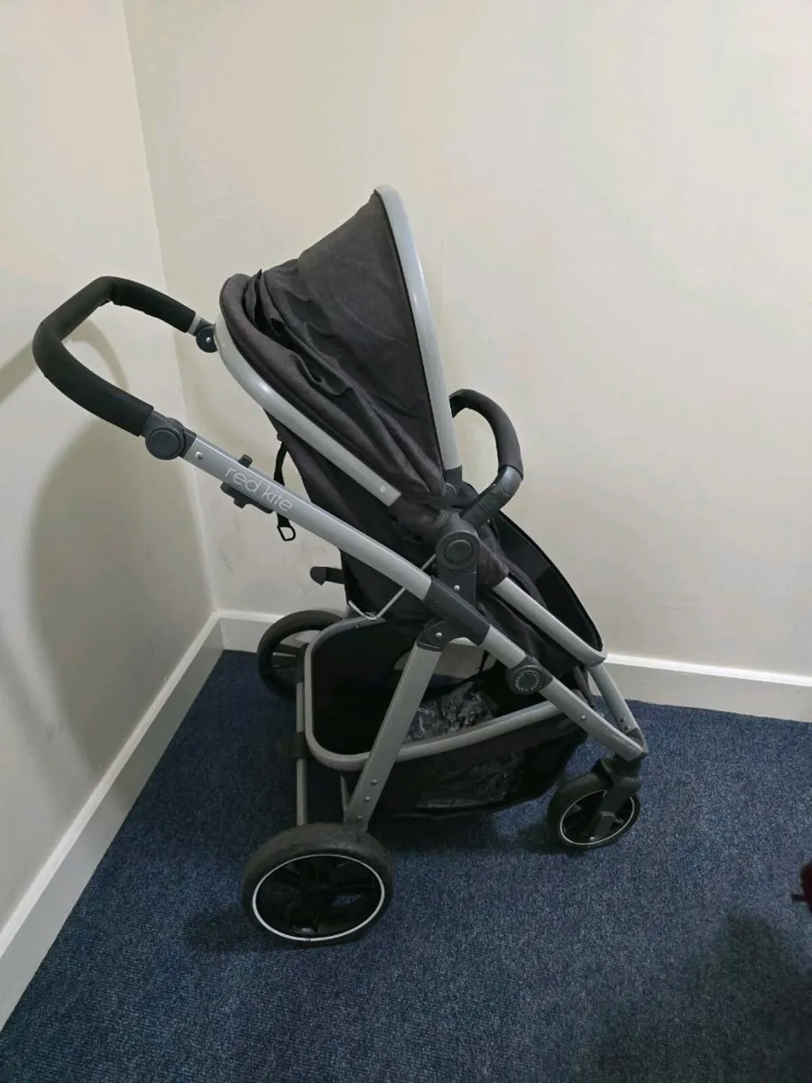 Red kite travel system - Image 3