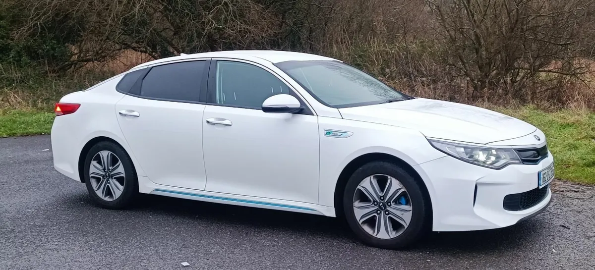 Kia Optima Plug-in PHEV - Image 1