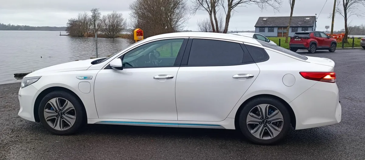 Kia Optima Plug-in PHEV - Image 4