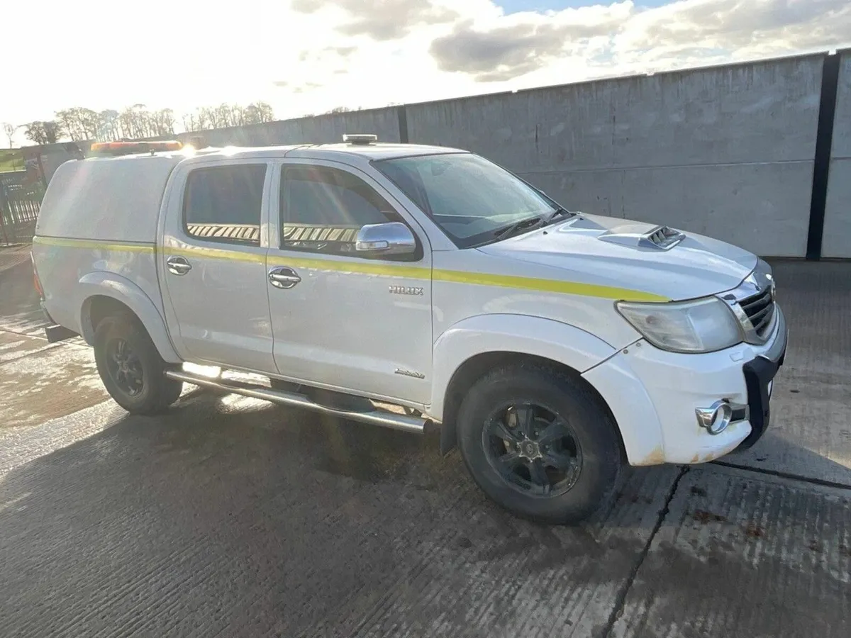 TOYOTA HILUX INVINCIBLE X 3.0 D-4D 4 DOUBLE CAB - Image 1