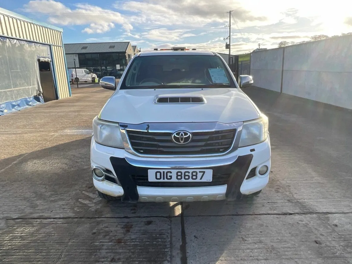 TOYOTA HILUX INVINCIBLE X 3.0 D-4D 4 DOUBLE CAB - Image 4