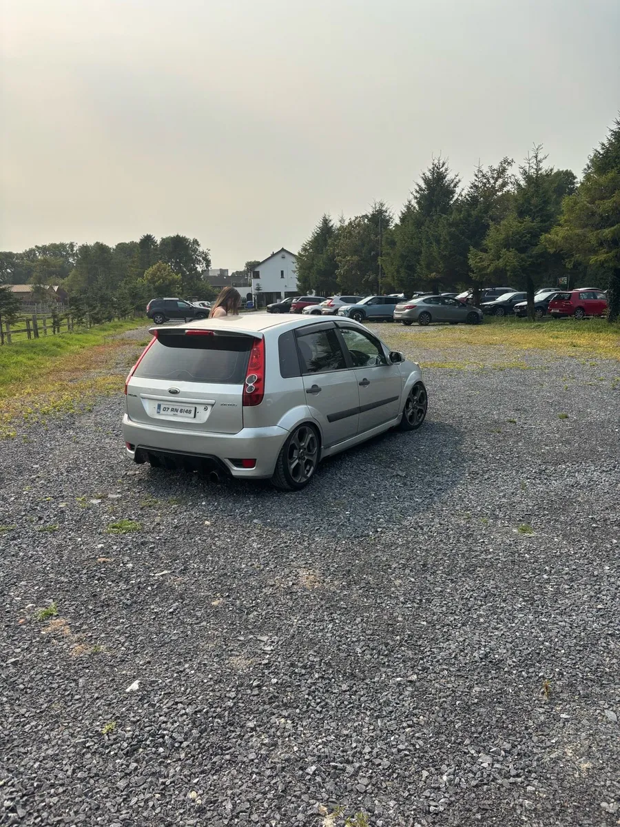 Ford Fiesta - Image 4