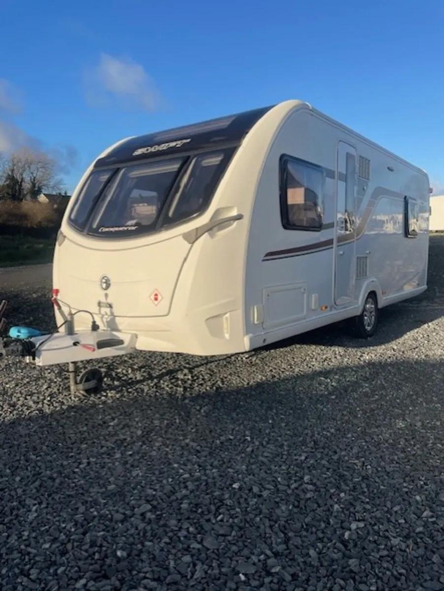 2016  Swift Conquerer 560 rear island bed mover - Image 1