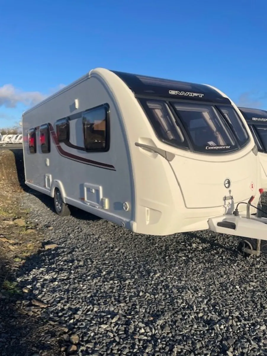 2016  Swift Conquerer 560 rear island bed mover - Image 2