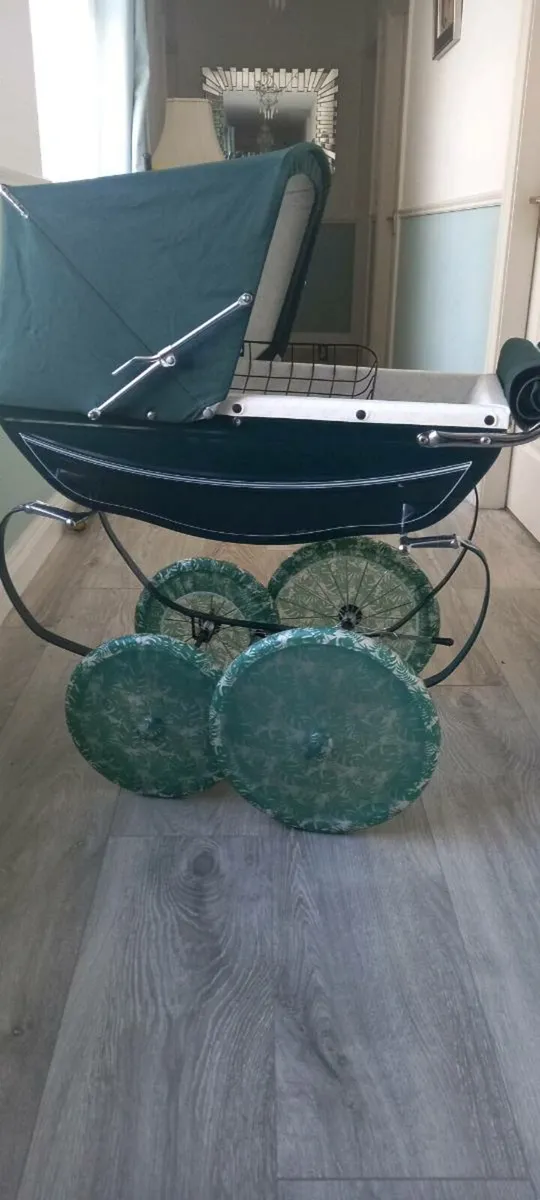 Silver Cross Pram - Image 1