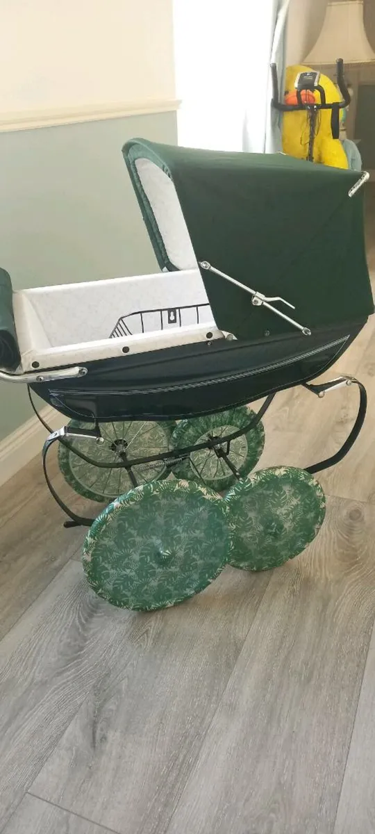 Silver Cross Pram - Image 2