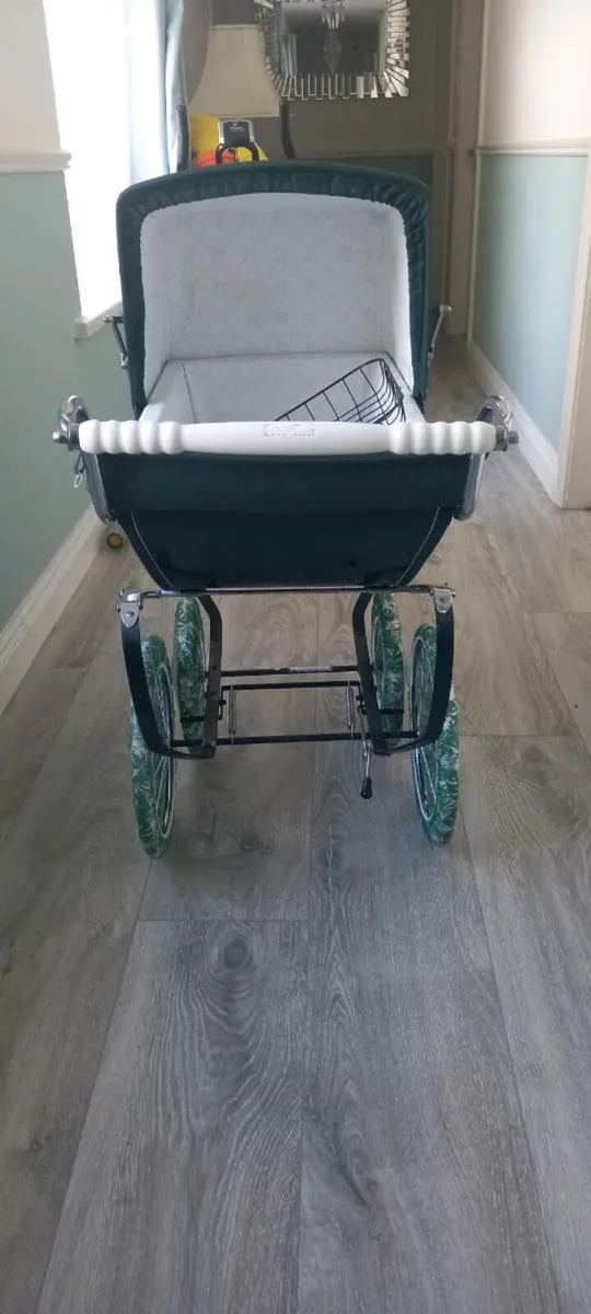 Silver Cross Pram - Image 3