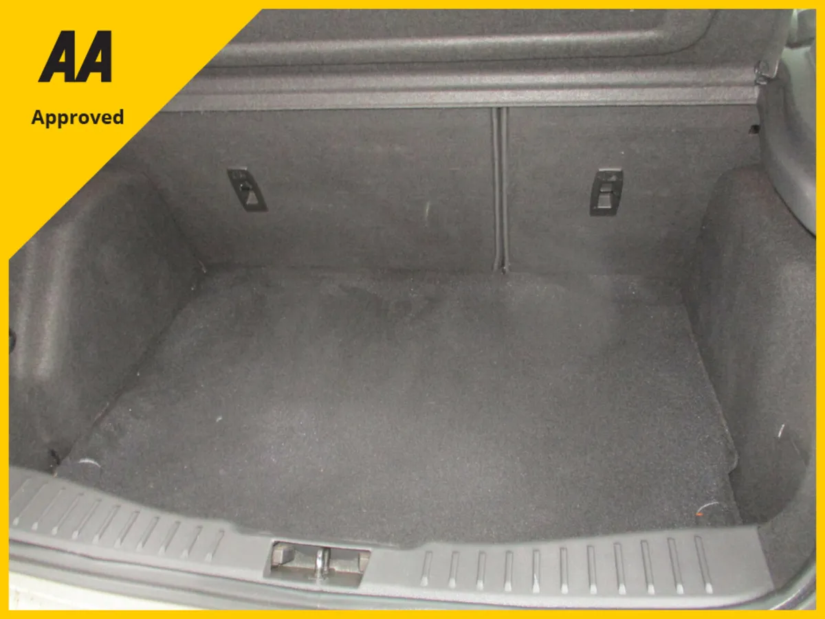 Ford Focus STYLE 1.0 ECOBOOST 100PS FULLY SERVICED - Image 3