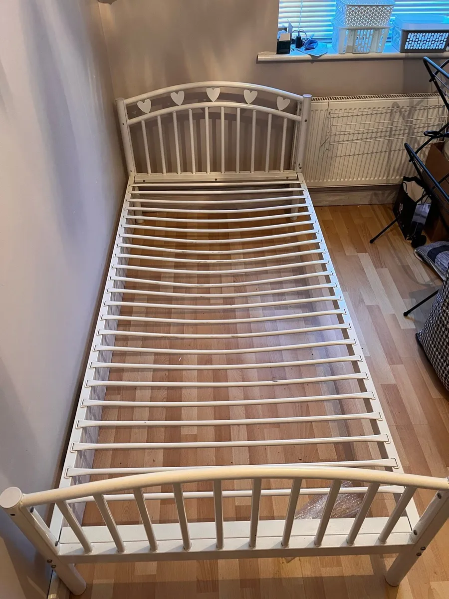 Child’s bedframe - Image 1