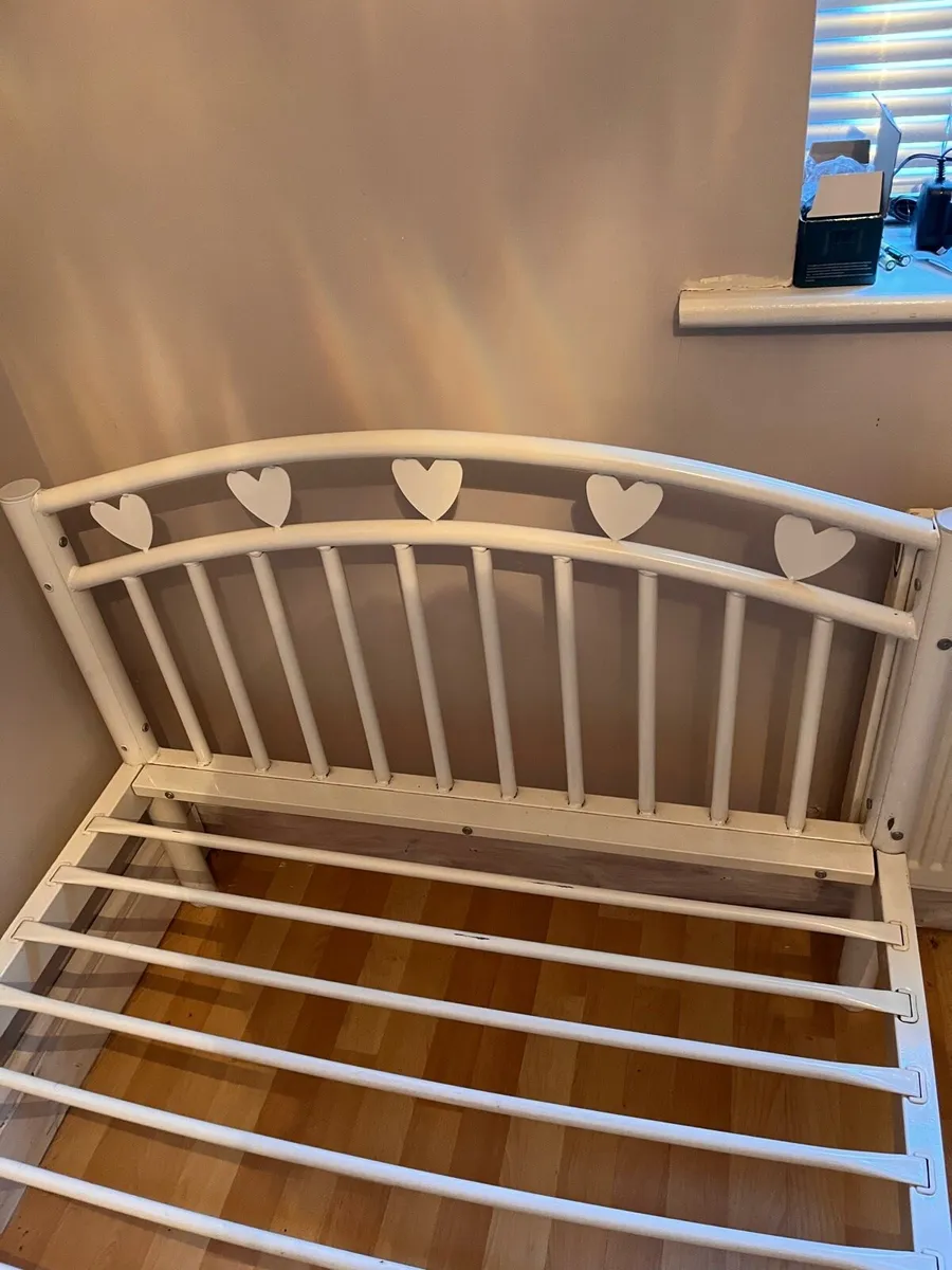 Child’s bedframe - Image 2