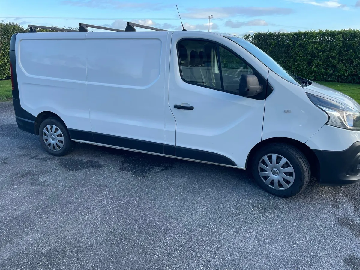 151 Renault Traffic Commercial Van - Image 2