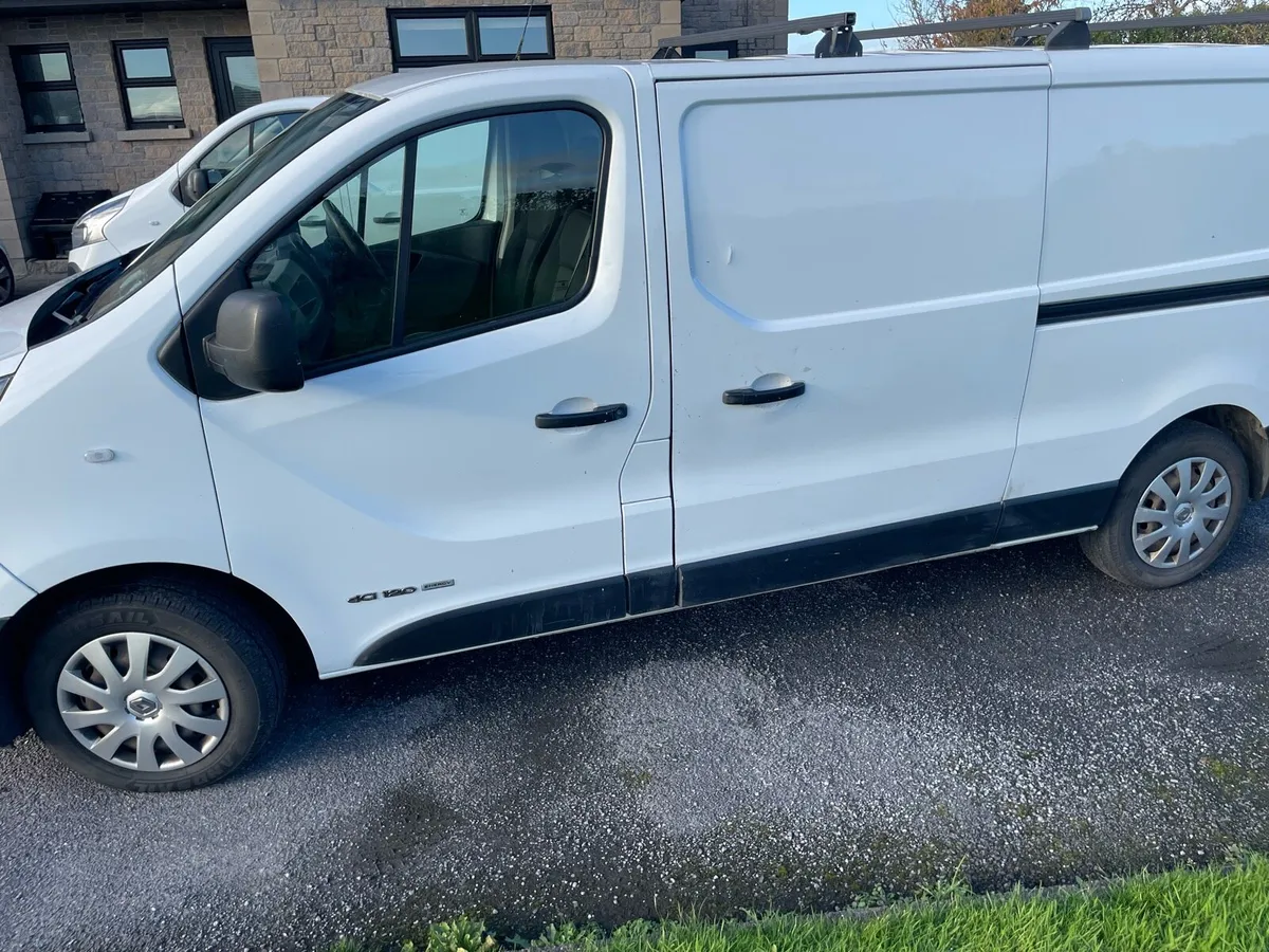 151 Renault Traffic Commercial Van - Image 3