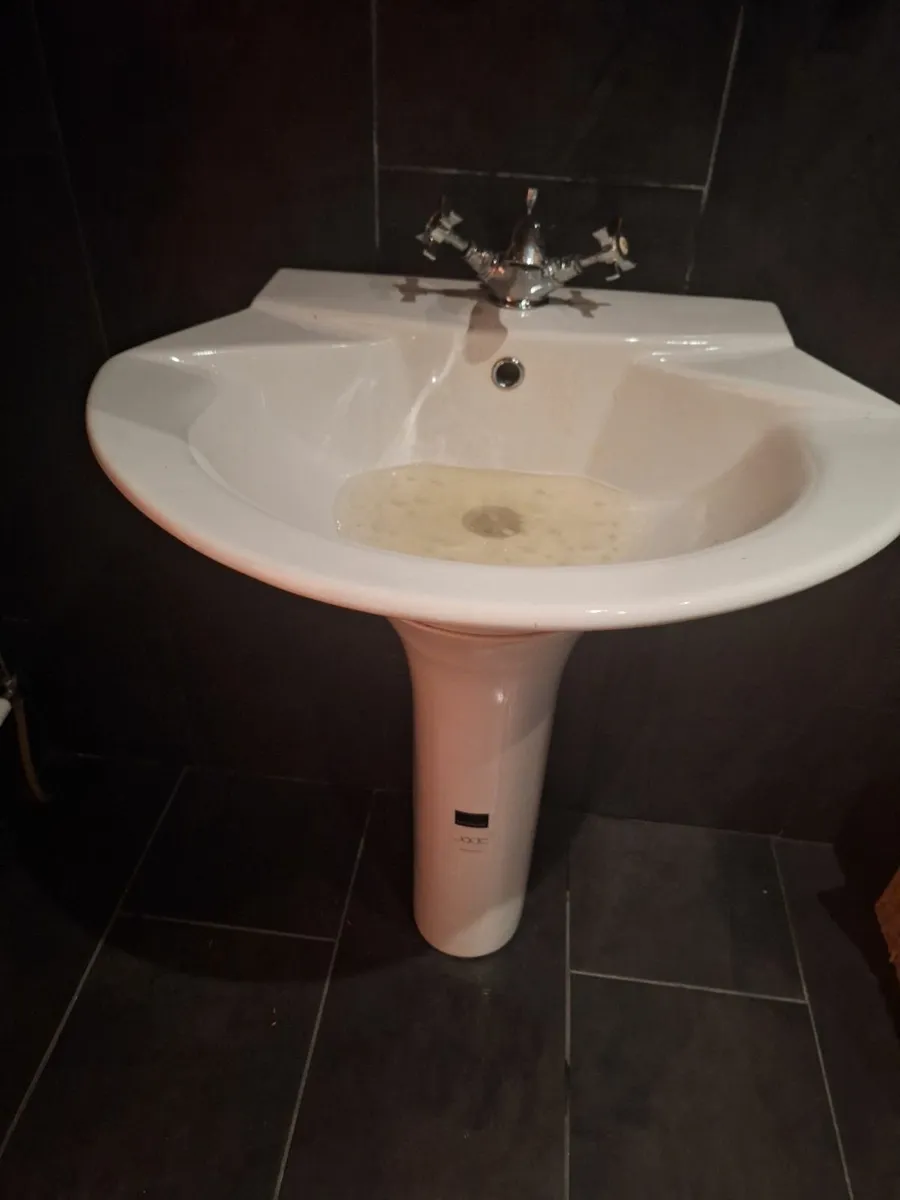 Bathroom sink - Image 2