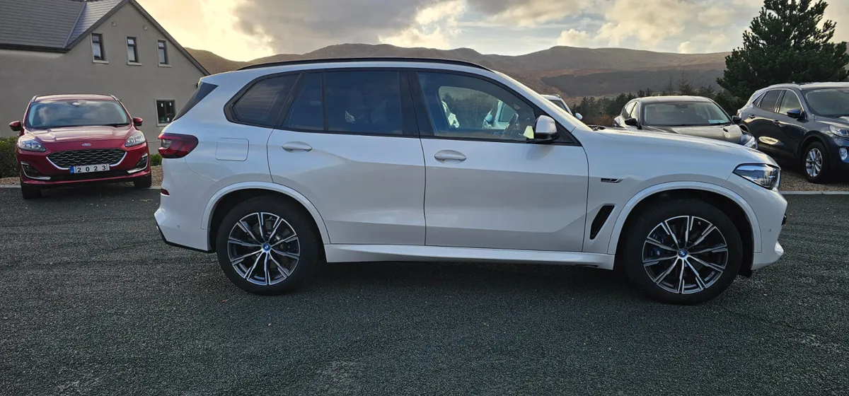 BMW X5 xDrive45e M Sport Plug-in Hybrid 2022 - Image 3