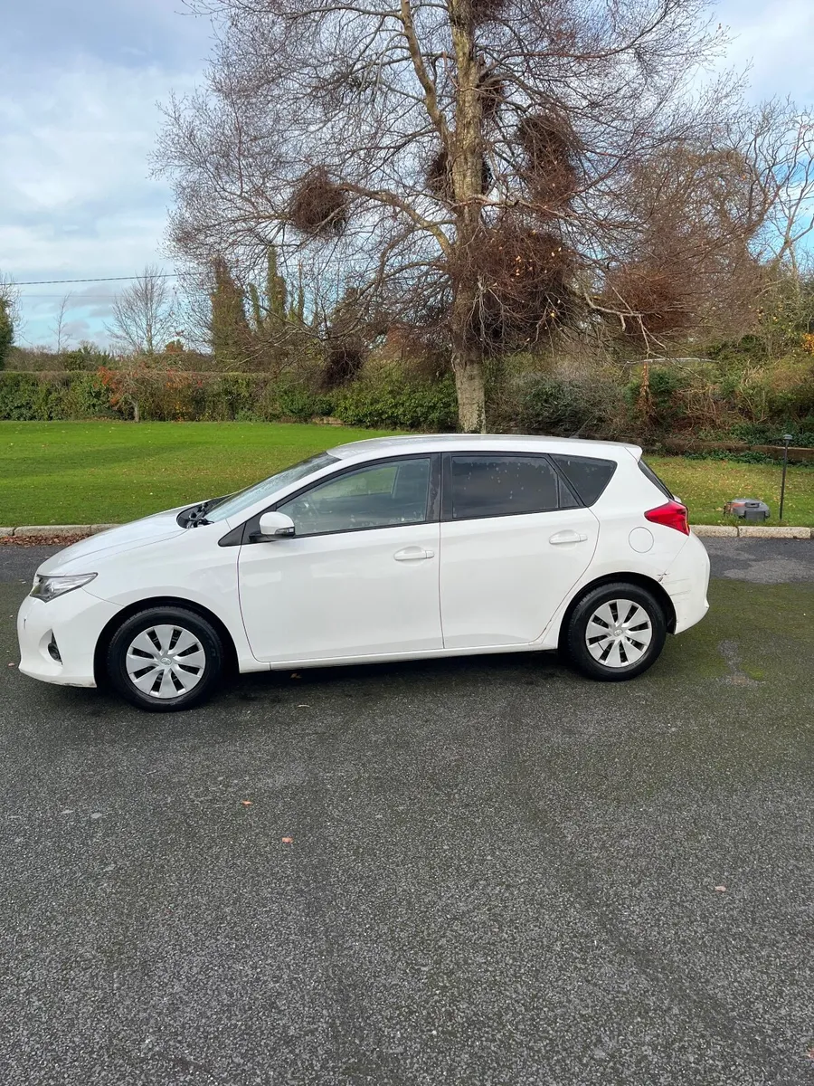 Toyota Auris 2015 - Image 4