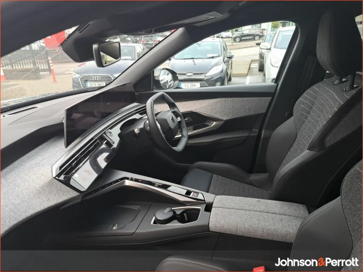Peugeot 5008 1.2 MHEV 145bhp E-DCS6 Allure - Image 3