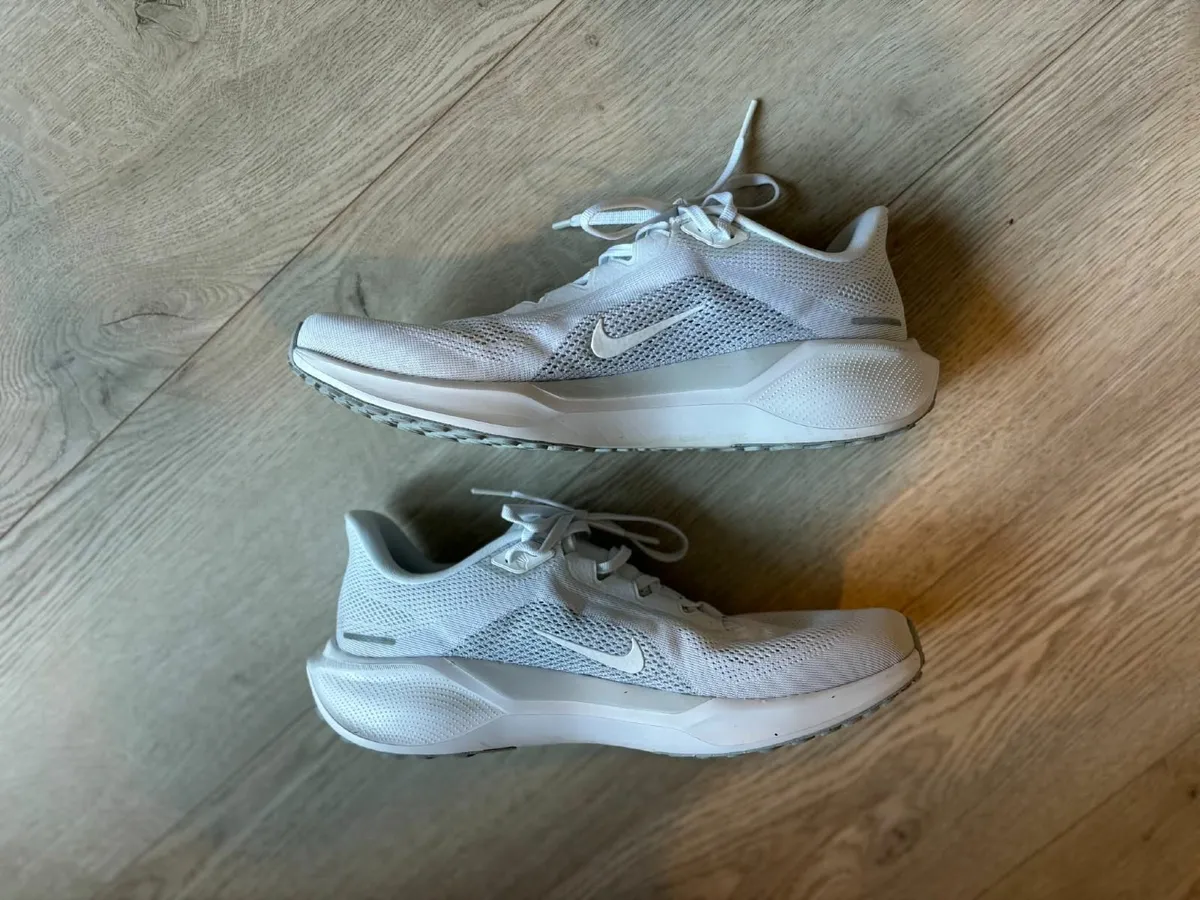 Nike Pegasus Running Shoes - UK Size 10 - Image 4