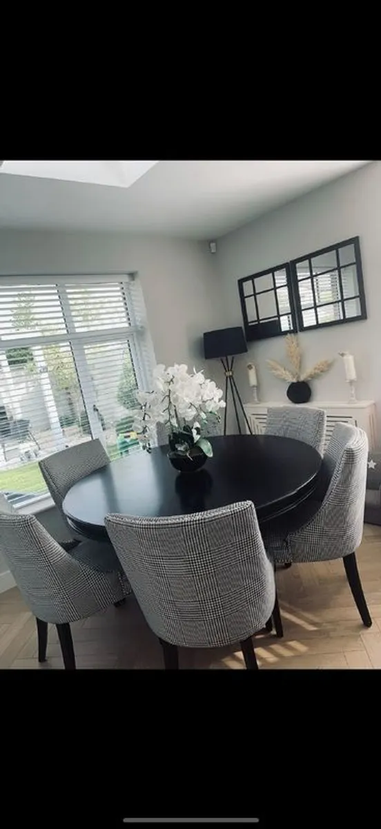 Stunning Eichholtz Dining table & Chairs - Image 1