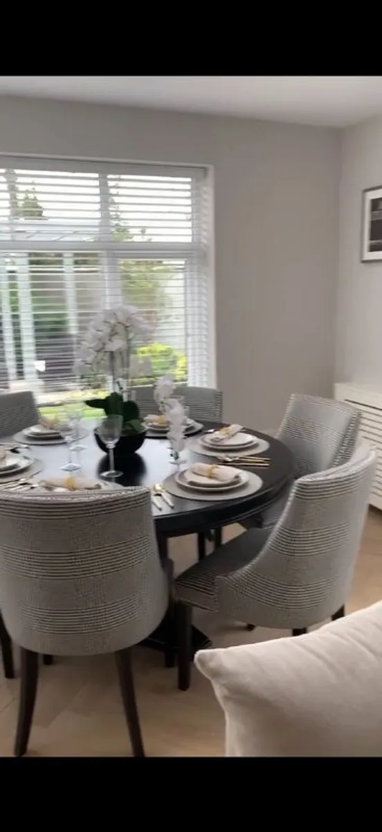 Stunning Eichholtz Dining table & Chairs - Image 2