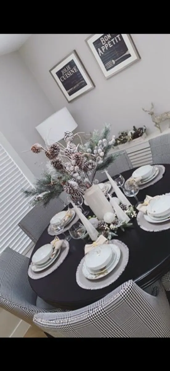 Stunning Eichholtz Dining table & Chairs - Image 3