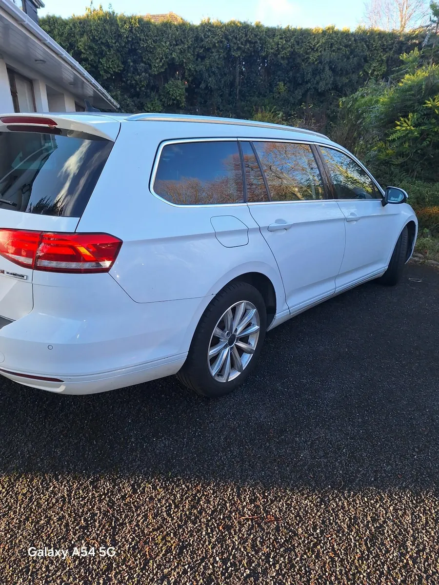 Volkswagen Passat 2015 - Image 2