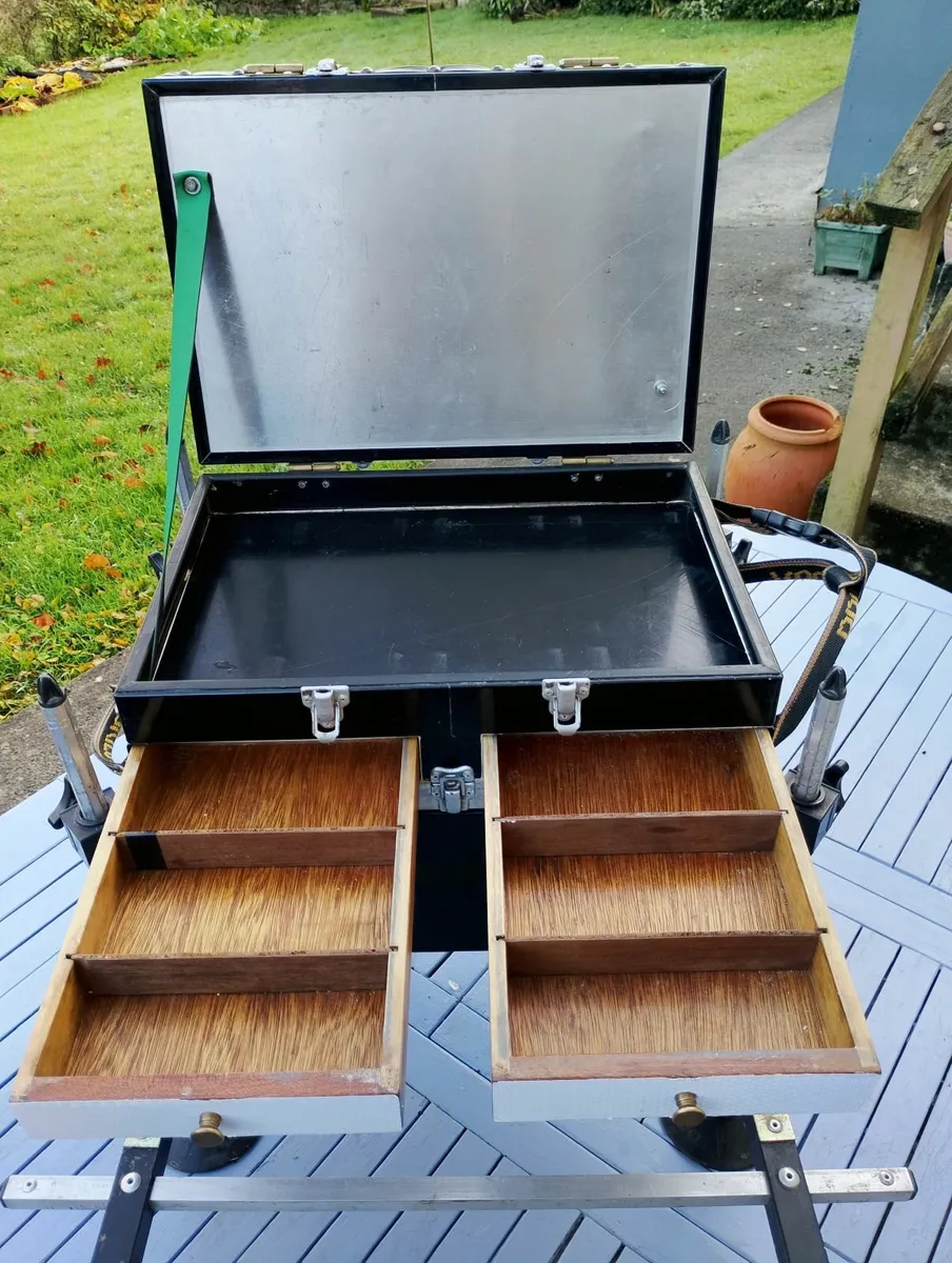 Fishing seat box, footplate and feeder arm - Image 4