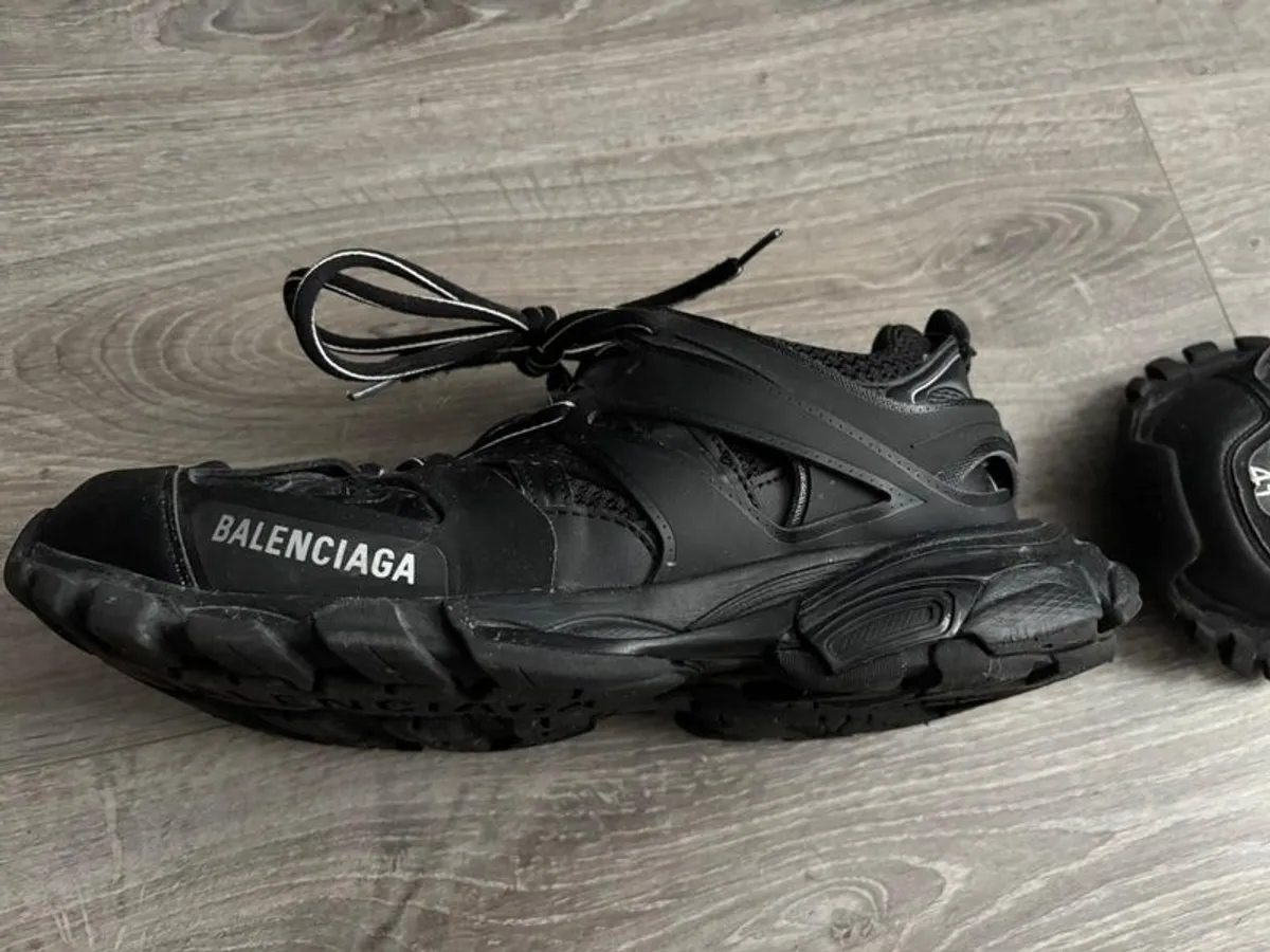 Balencia tracks - Image 1