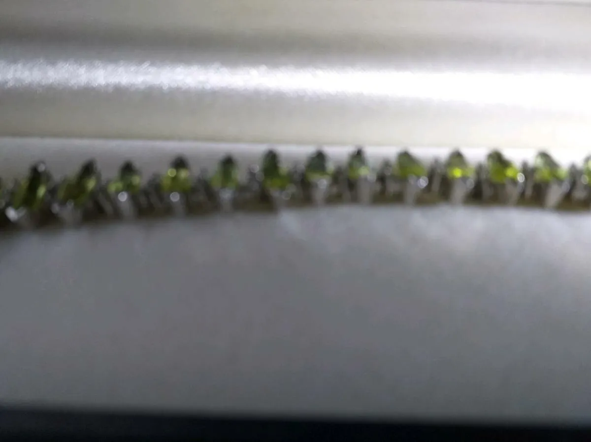 Silver bracelette with 34 Peridot stones - Image 2