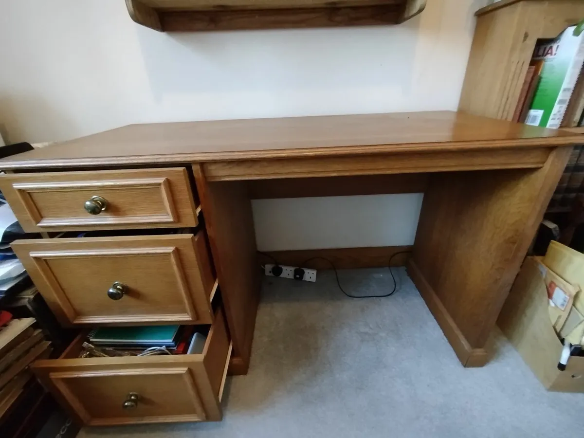 Office desk - Image 1