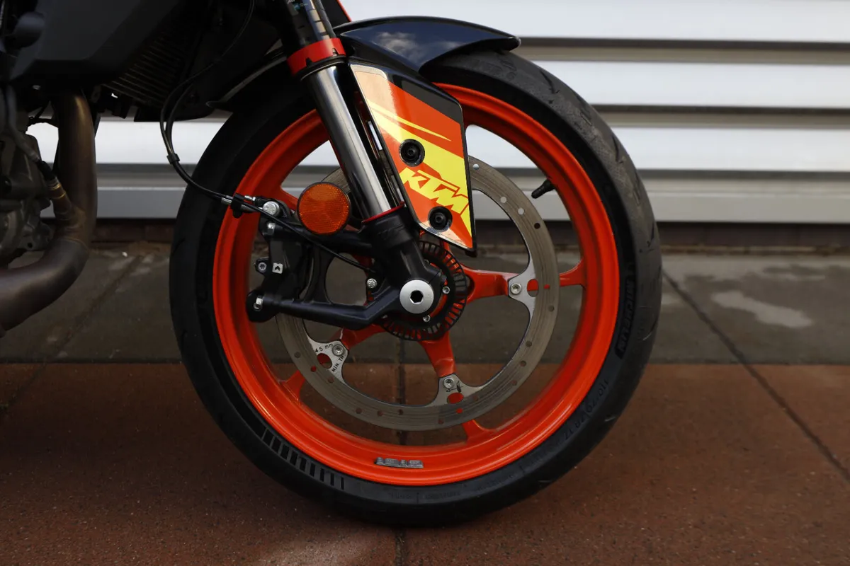KTM 390 Duke - Image 4